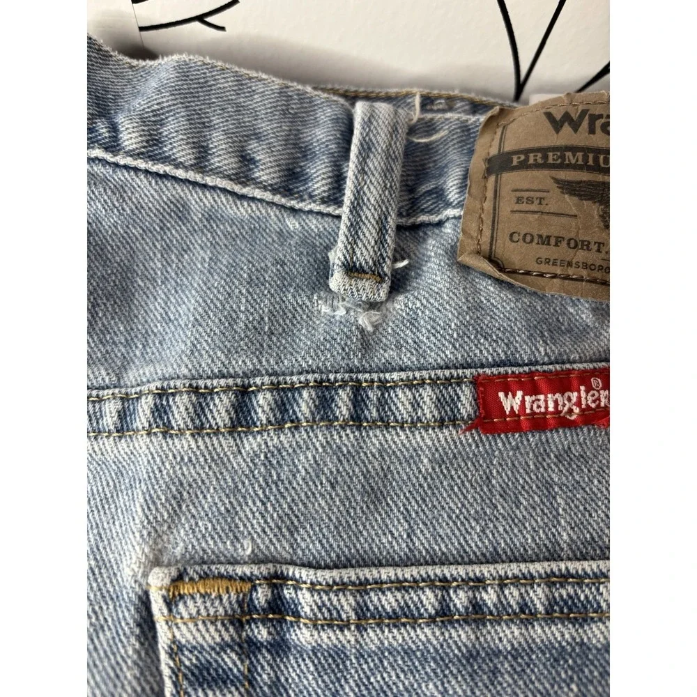 Men's Wrangler 38 Relaxed Fit Denim Bermuda Shorts Blue Medium Wash